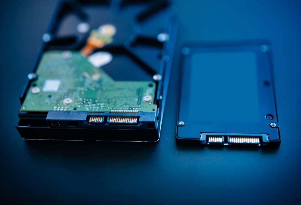 apa perbedaan ssd dan hdd