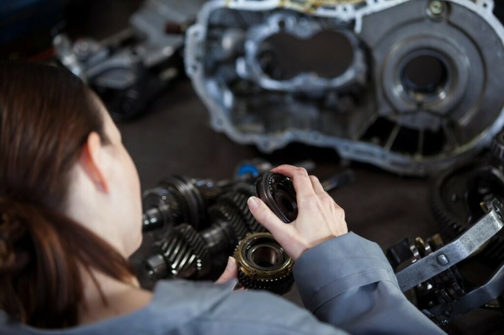 female-mechanic-fixing-gear_1170-1422.jpg